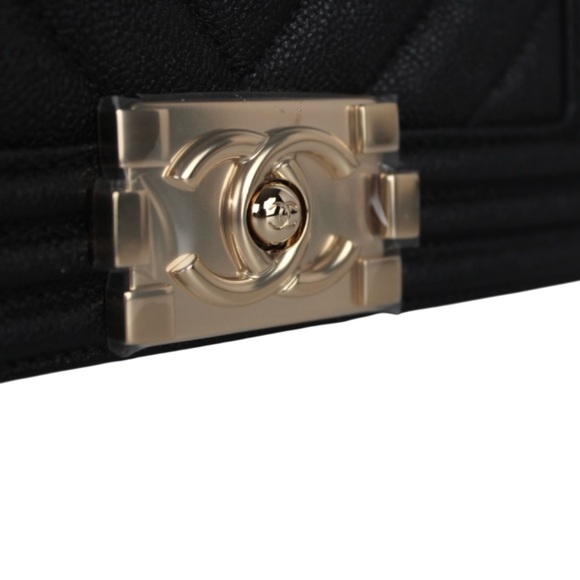 CHANEL BOY SHOULDER BAG - Picture 4 of 6